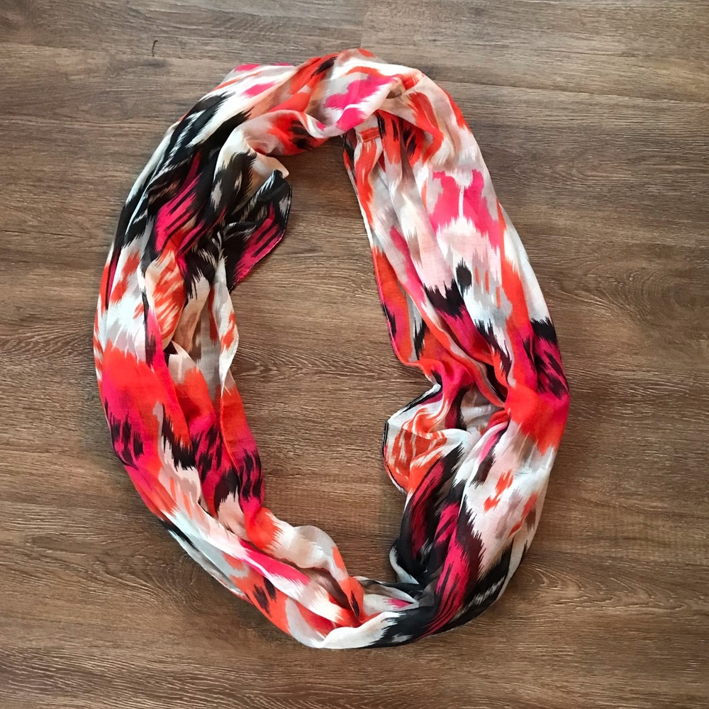 4/$20🌸Ikat Infinity Scarf - Picture 2 of 4